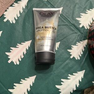 OLAY Regenerist Shea Butter + Peptide 24 Facial Cleanser - Silver and Black
